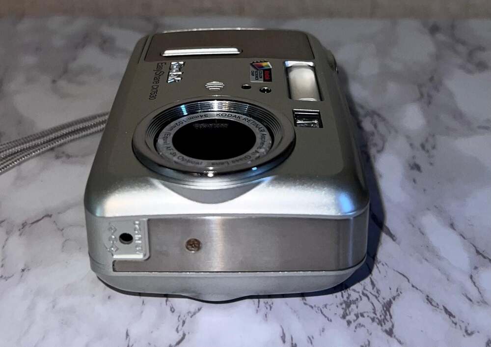 Kodak EasyShare CX7530 5.0MP Digital Camera - Silver - Picture 5 of 12